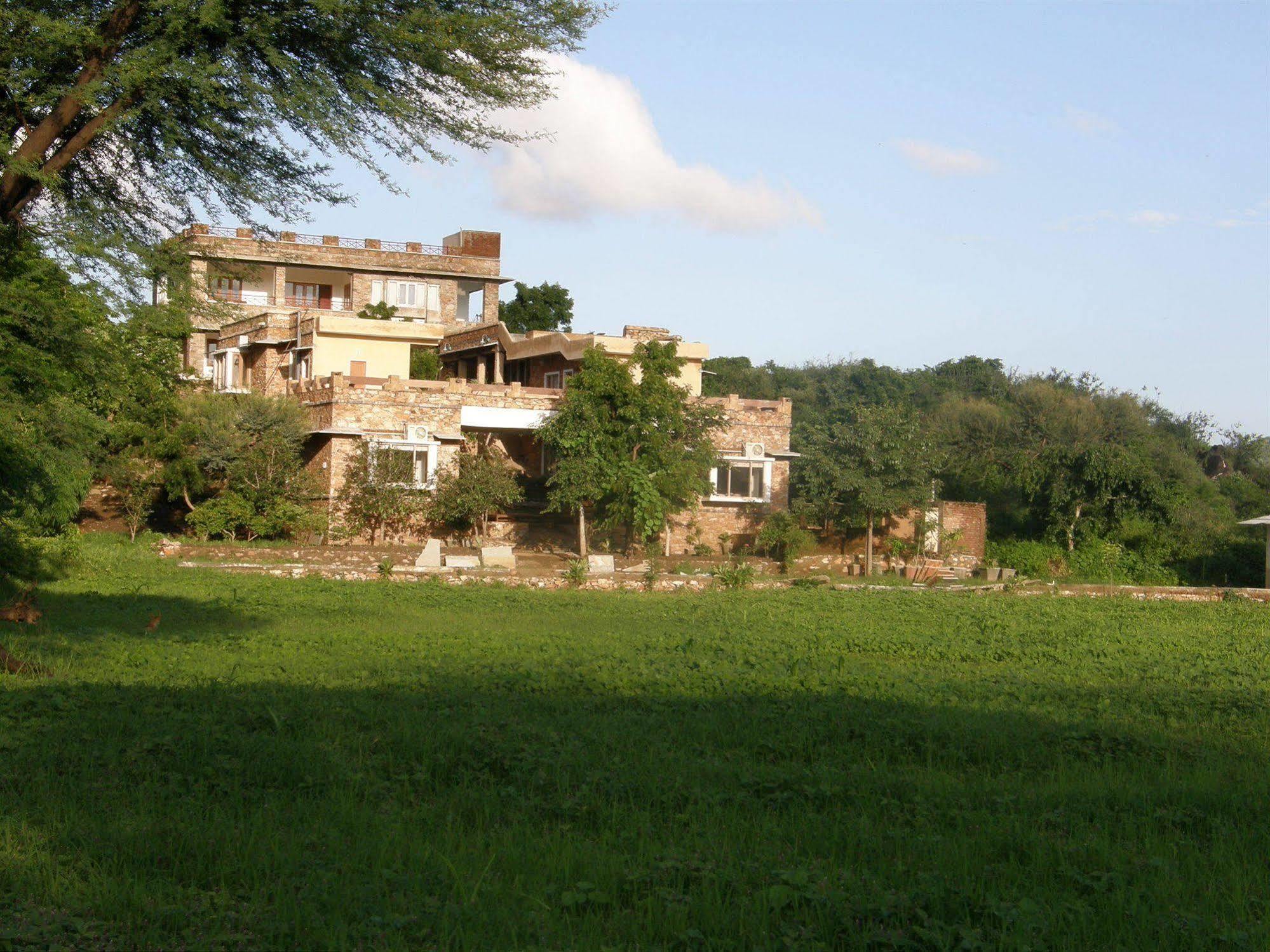 Hotel Devra Udaipur Esterno foto
