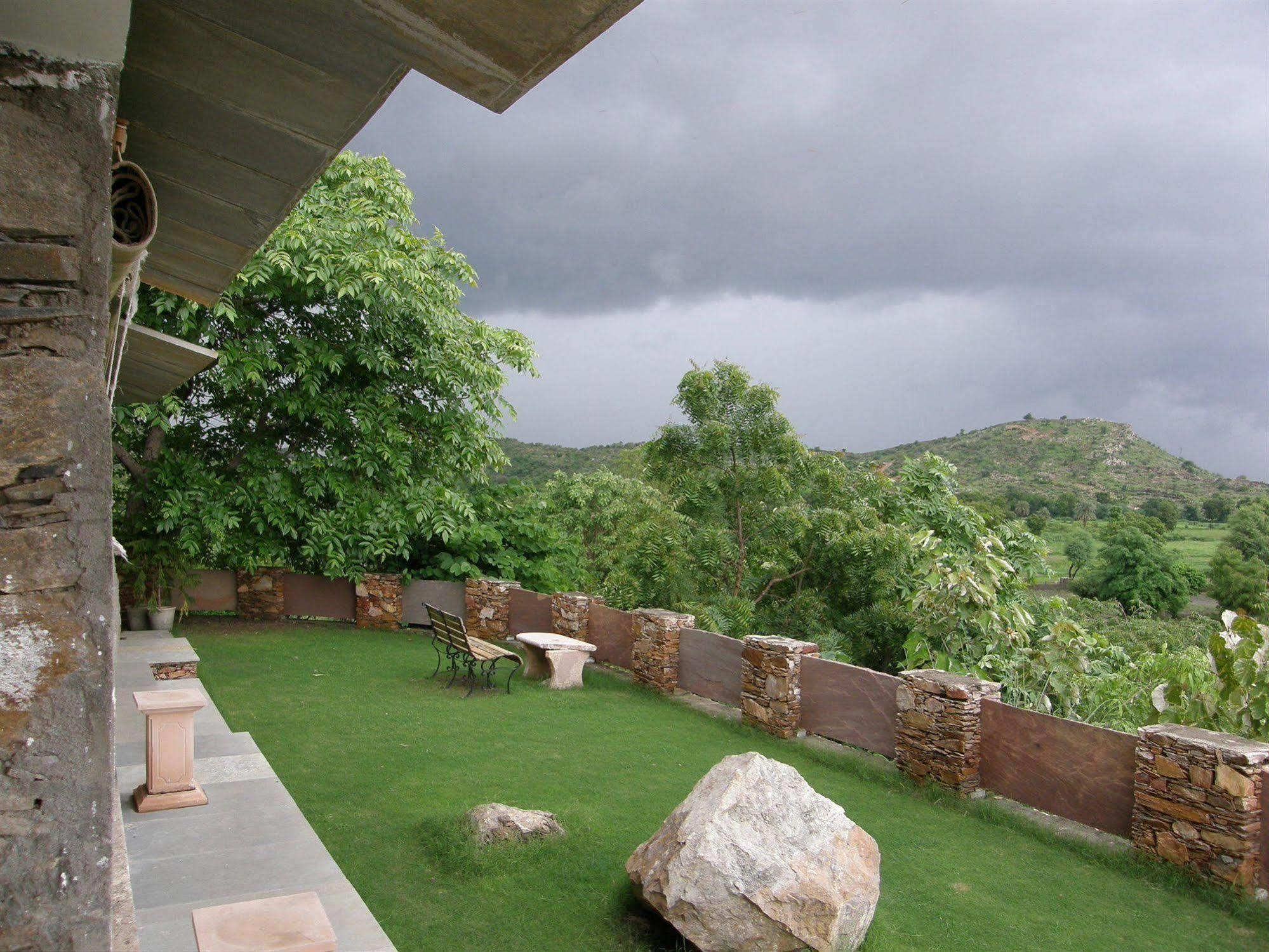 Hotel Devra Udaipur Esterno foto
