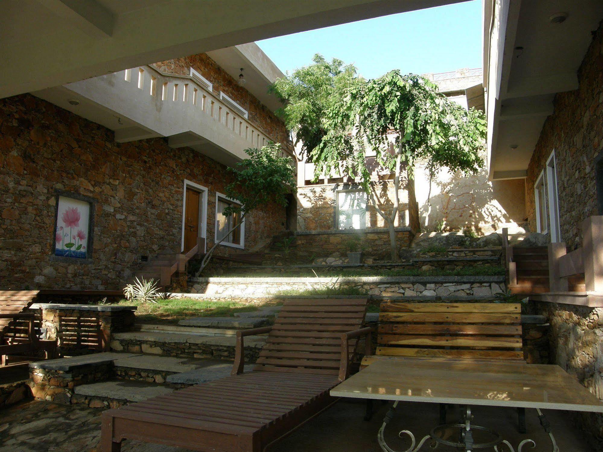 Hotel Devra Udaipur Esterno foto