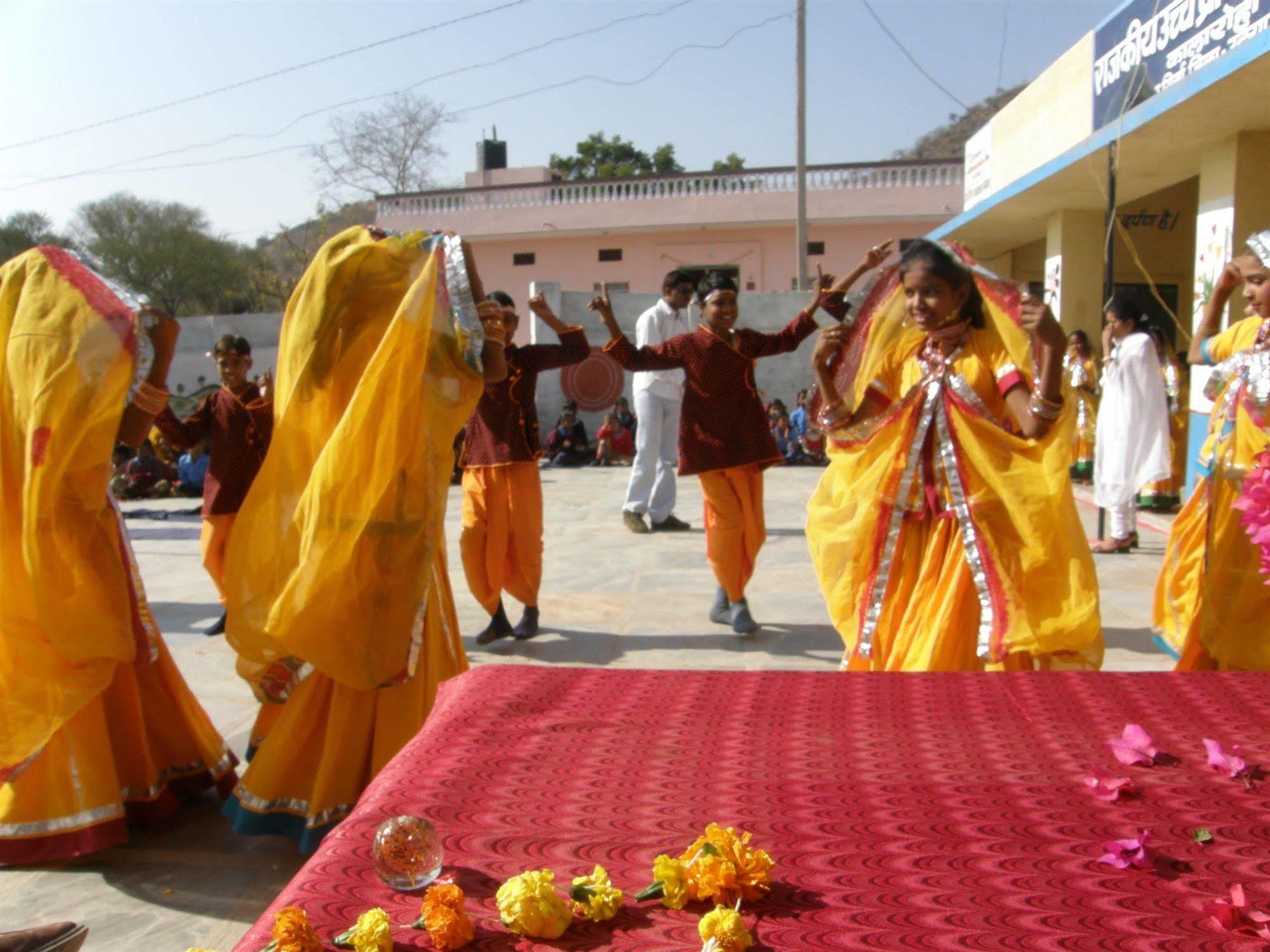 Hotel Devra Udaipur Esterno foto